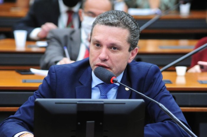 O relator, deputado Fausto Pinato, recomendou a aprovação da proposta - (Foto: Billy Boss/Câmara dos Deputados)