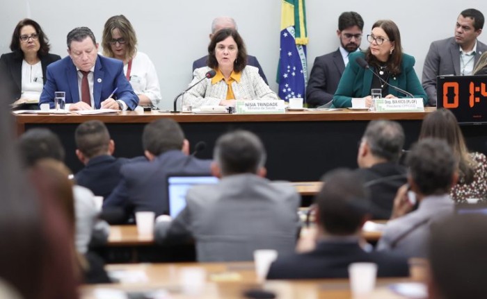 Nísia Trindade em audiência pública da Comissão de Fiscalização em agosto - (Foto: Myke Sena / Câmara dos Deputados)