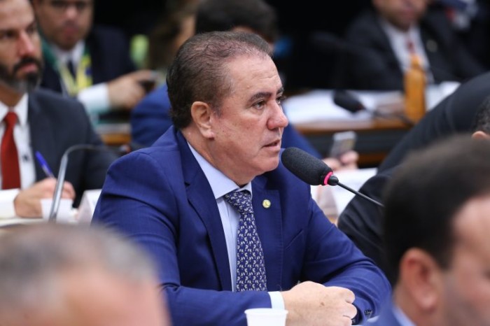 Jonas Donizette cita casos de cobrança pela oferta de intérprete de Libras - (Foto: Vinicius Loures/Câmara dos Deputados)