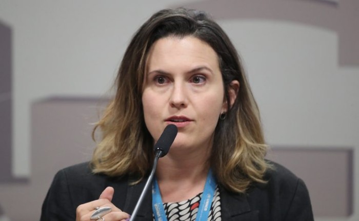 Silvio Sander pede abrigos específicos para receber refugiados - (Foto: Bruno Spada / Câmara dos Deputadas)