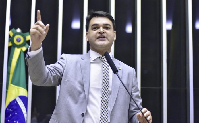 O relator, deputado Rubens Pereira Júnior, recomendou a aprovação da proposta - (Foto: Zeca Ribeiro / Câmara dos Deputados)