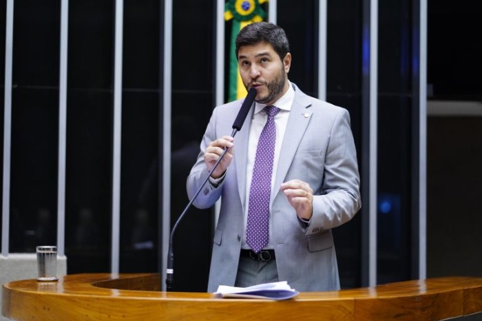 João Silva e Luciana Cardoso, filho e esposa de Fausto Silva, estiveram em Brasília ontem - (Foto: Divulgação)