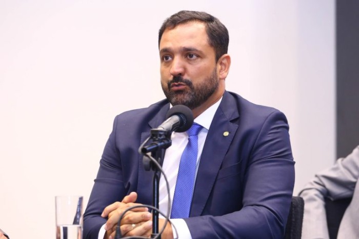 Diego Andrade foi o relator e defendeu a aprovação da proposta - (Foto: Vinicius Loures/Câmara dos Deputados)