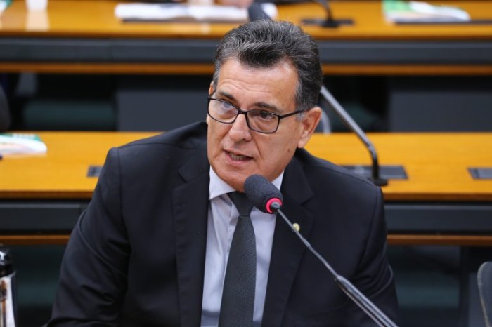 O relator, Coronel Meira, fez ajustes na proposta original - (Foto: Vinicius Loures/Câmara dos Deputados)