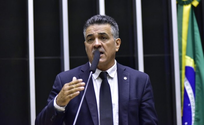 O relator, deputado Emidinho Madeira, recomendou a aprovação do projeto - (Foto: Zeca Ribeiro/Câmara dos Deputados)