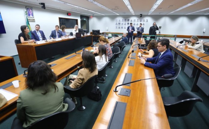 Comissão de Saúde promoveu debate sobre impactos de exposição às redes sociais - (Foto: Vinicius Loures/Câmara dos Deputados)