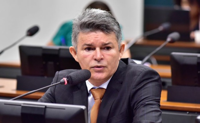 José Medeiros recomendou a aprovação do projeto com mudanças - (Foto: Zeca Ribeiro / Câmara dos Deputados)