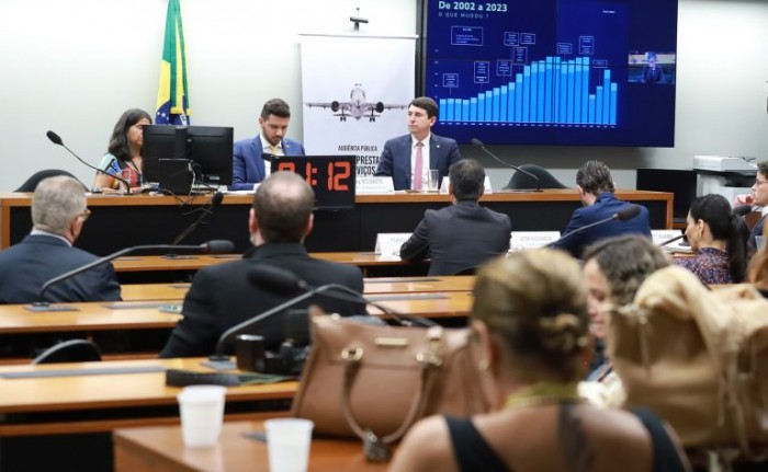 Representantes do setor afirmam que só 5% dos bilhetes custam mais de R$ 1,5 mil - (Foto: Mario Agra/Câmara dos Deputados)