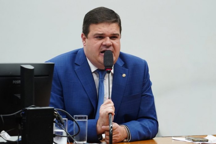 Bruno Farias defendeu a aprovação da proposta - (Foto: Pablo Valadares/Câmara dos Deputados)
