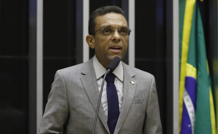 Otoni de Paula: proposta contribui para combater violência nos estádios - (Foto: Gilmar Félix / Câmara dos Deputados)