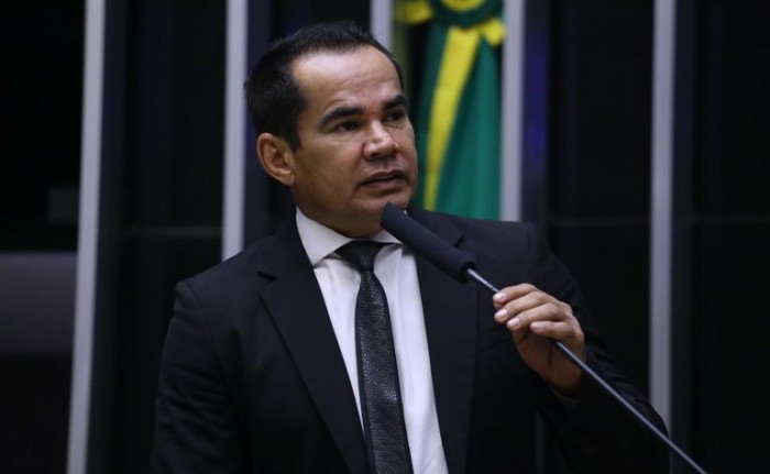 Dener: objetivo é reduzir os custos de funcionamento de agremiações - (Foto: Vinicius Loures/Câmara dos Deputados)