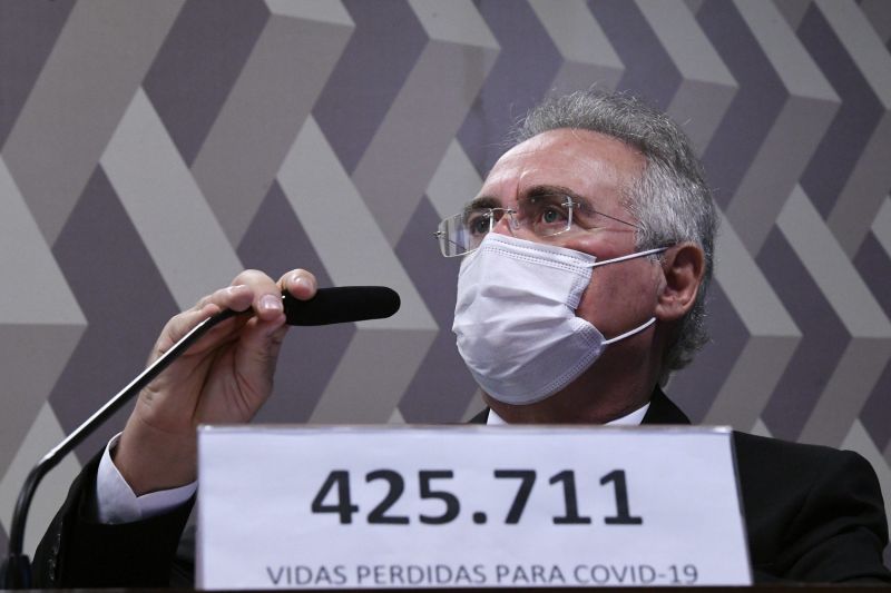 Relator da CPI da Covid, senador Renan Calheiros foi xingado de 'vagabundo' por Flávio e Jair Bolsonaro - (Foto: Edilson Rodrigues/Agência Senado - 12.05.2021)