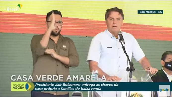 Presidente fala a apoiadores durante entrega de casas populares em São Mateus (ES) - (Foto: Reprodução)