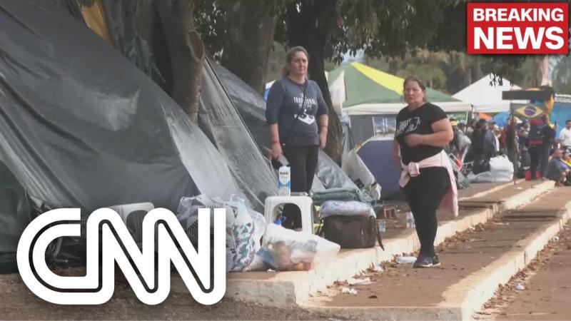 Polícia Militar começa a desocupar acampamento bolsonarista | CNN NOVO DIA